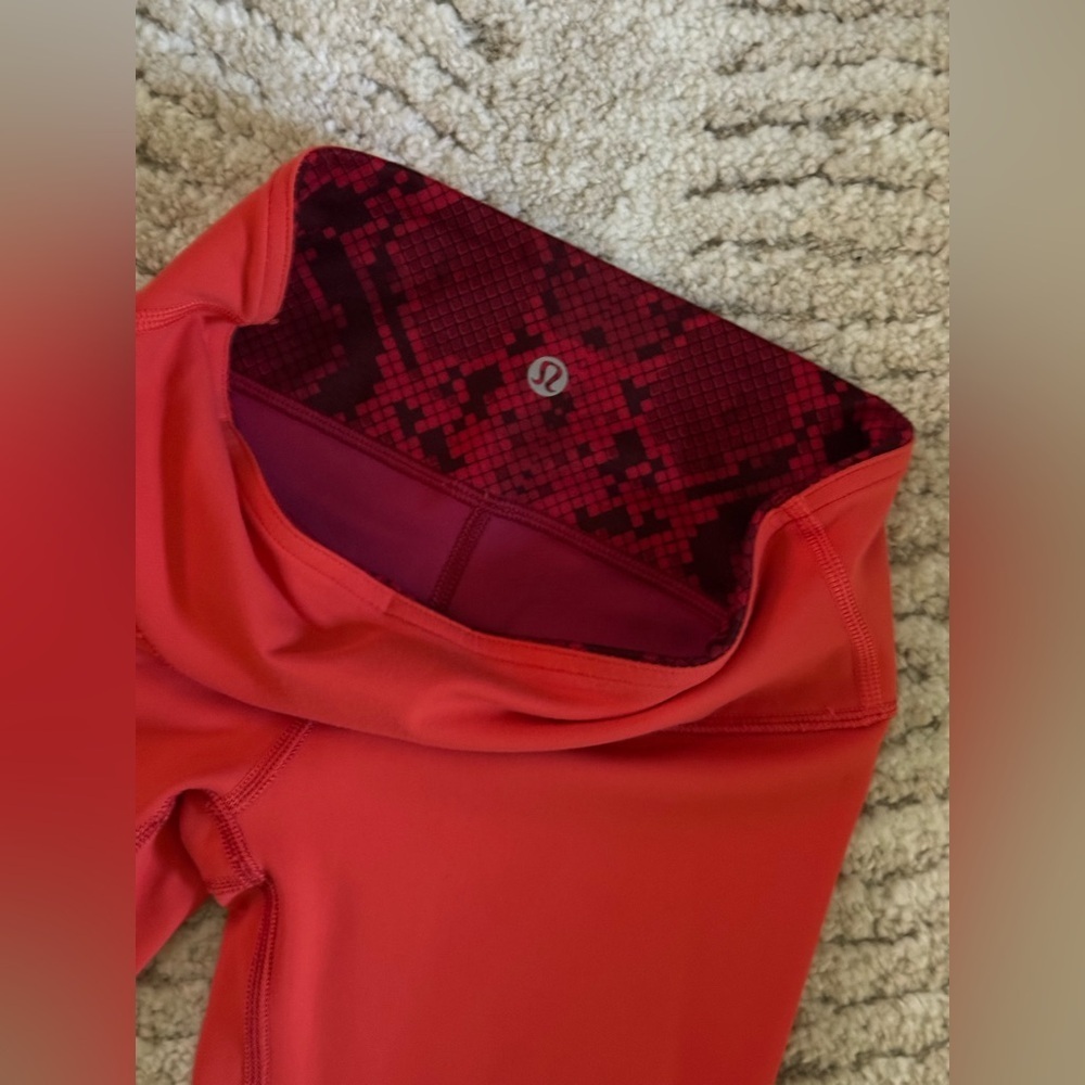 Lululemon Wunder Under Reversible leggings in EXCELLENT like new condition! - Picture 3 of 6